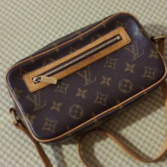 💯Authentic Louis Vuitton Handbag 🍀 - Picture 7 of 17